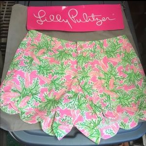 Lilly Pulitzer scallop shorts size 10